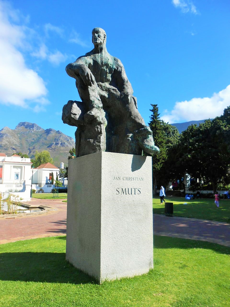 Smuts Statue Cape Town Heritage Portal 2014 1.jpg The Heritage